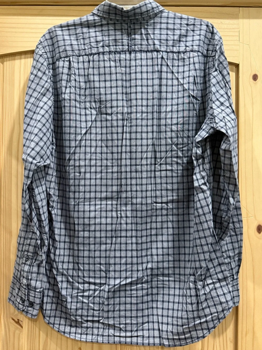 Banana Republic Men’s Button-Down Plaid Shirt in Gray and Navy